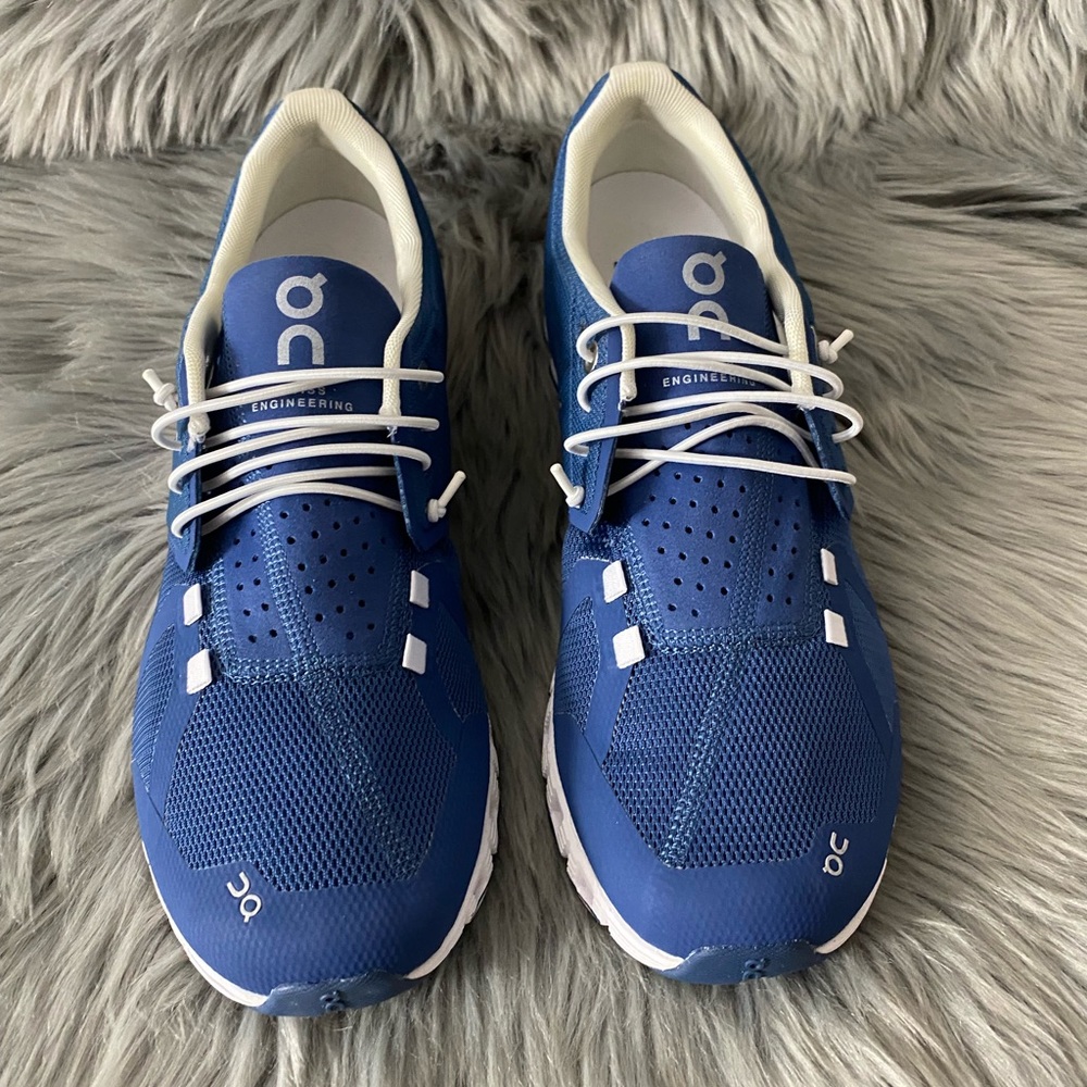 On Running Cloud Women’s Navy/White Size 9.5